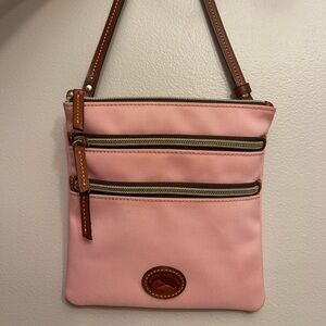Dooney & bourke crossbody mauve pink